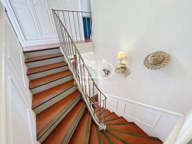 Appartement - 277 m² - 16 pièces