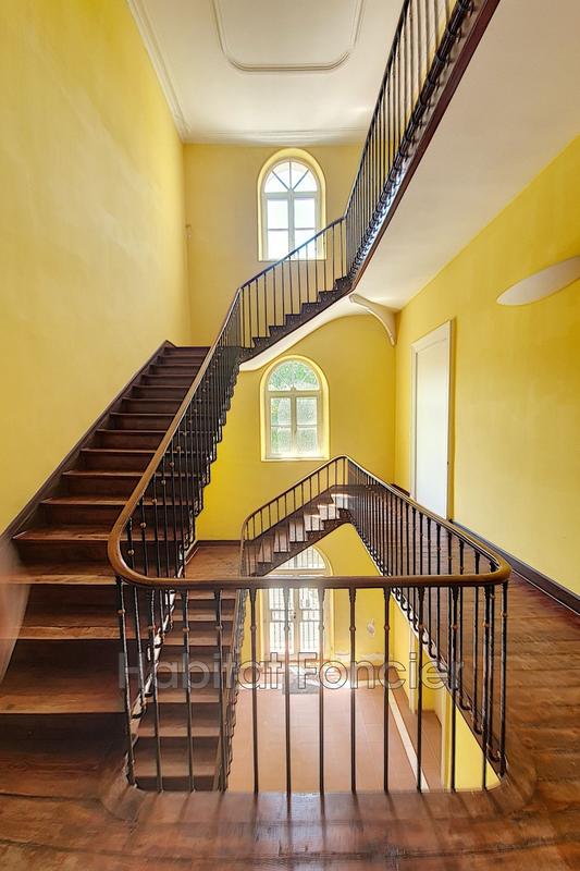 Propriété - 880 m² - 20 pièces