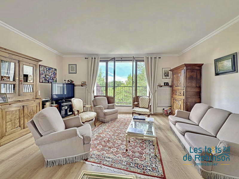 Maison - 240 m² - 10 pièces