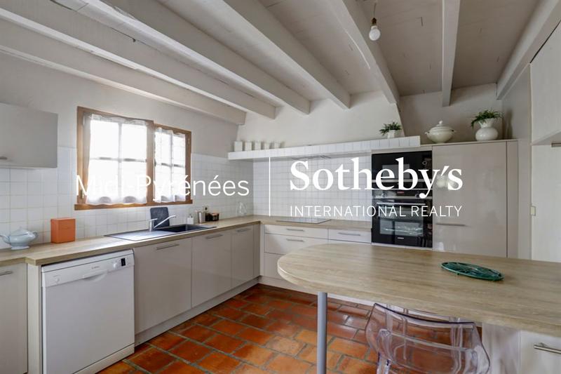 Maison - 256 m² - 7 pièces