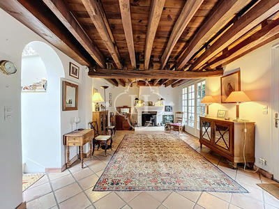 Maison - 230 m² - 8 pièces