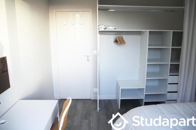 Chambre - 10 m² - 1 pièce