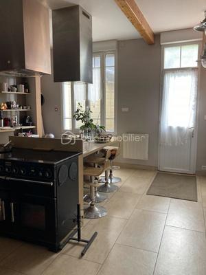 Maison - 280 m² - 7 pièces