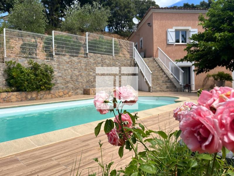 Villa - 207 m² - 8 pièces