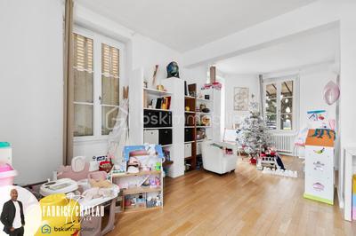 Maison - 200 m² - 8 pièces