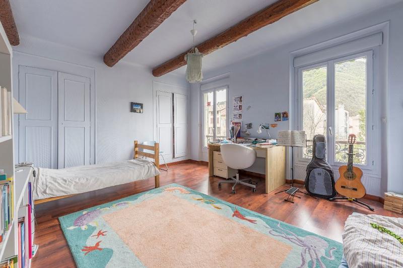 Maison - 325 m² - 9 pièces