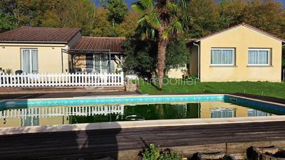 Maison traditionnelle - 181 m² - 7 pièces