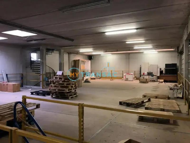 Entrepôt - 1 500 m²