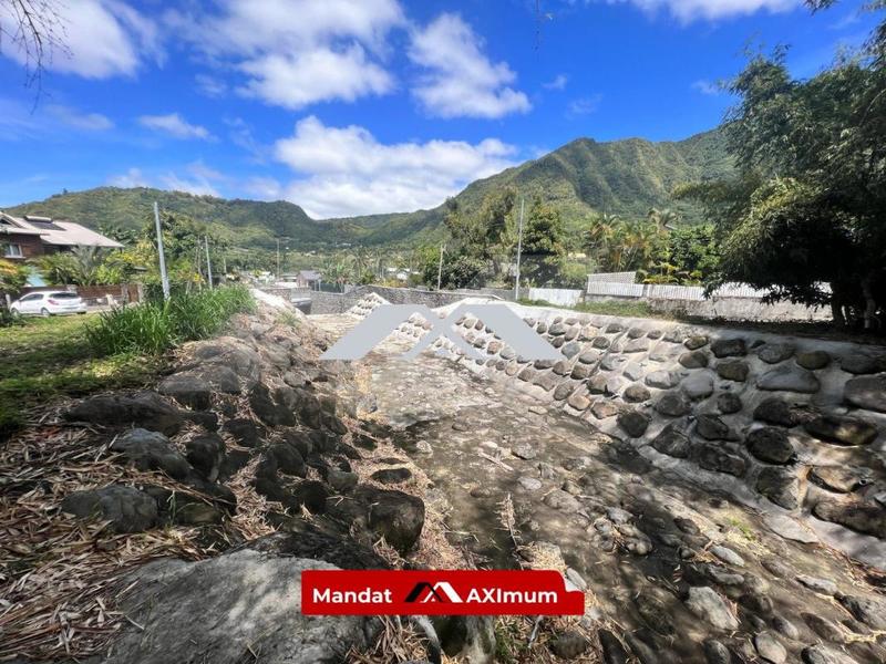 Terrain constructible - 734 m²