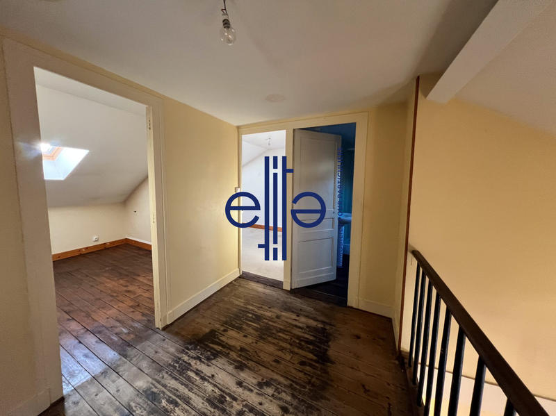 Maison - 170 m² - 9 pièces