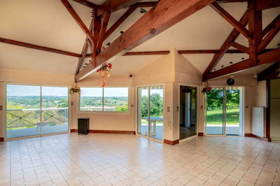 Maison - 243 m² - 6 pièces