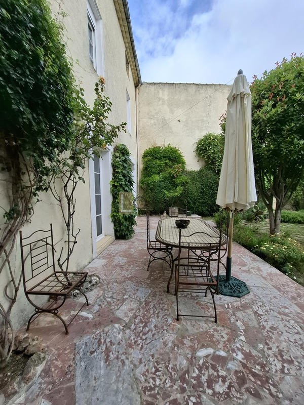 Maison - 300 m² - 10 pièces