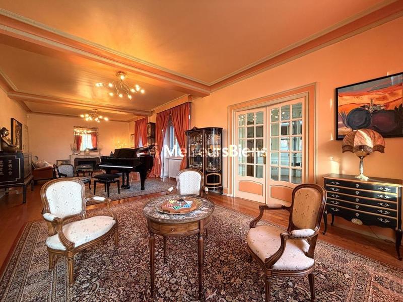 Maison - 375 m² - 12 pièces