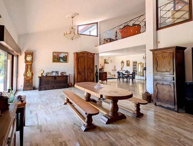 Demeure - 604 m² - 14 pièces