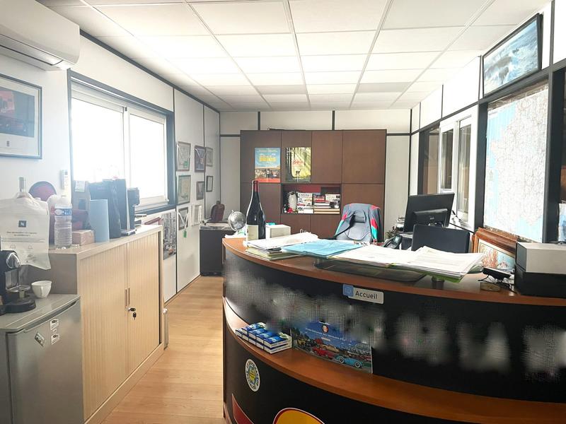 Local d'activités - 950 m²