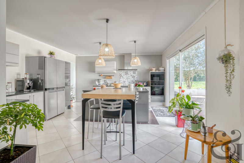 Maison - 190 m² - 8 pièces