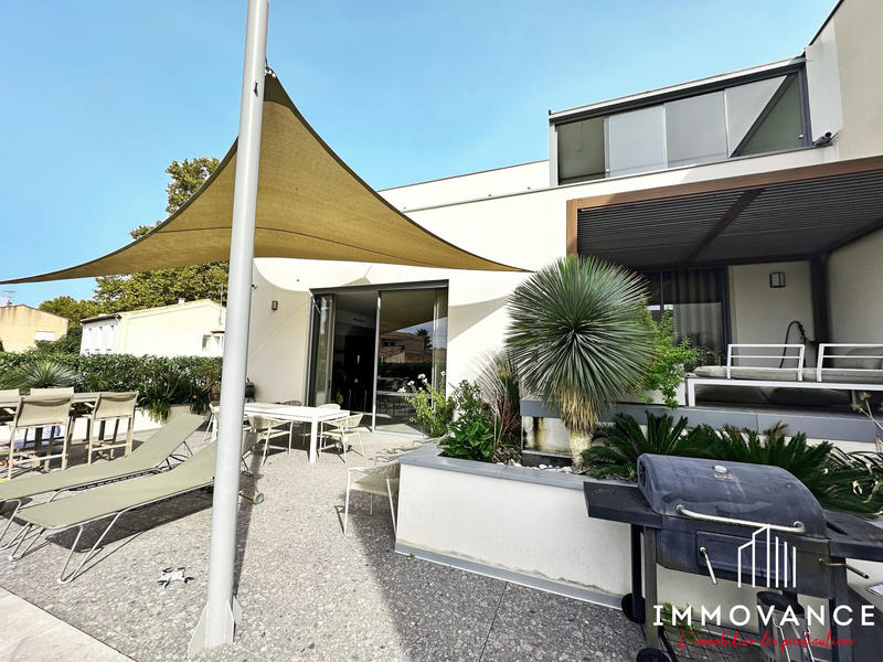 Maison contemporaine - 275 m² - 6 pièces