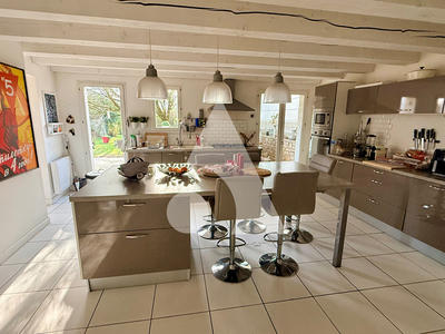 Maison - 320 m² - 8 pièces