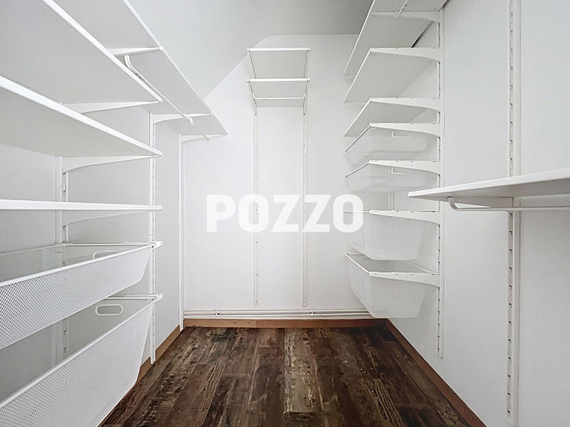 Maison - 198 m² - 9 pièces