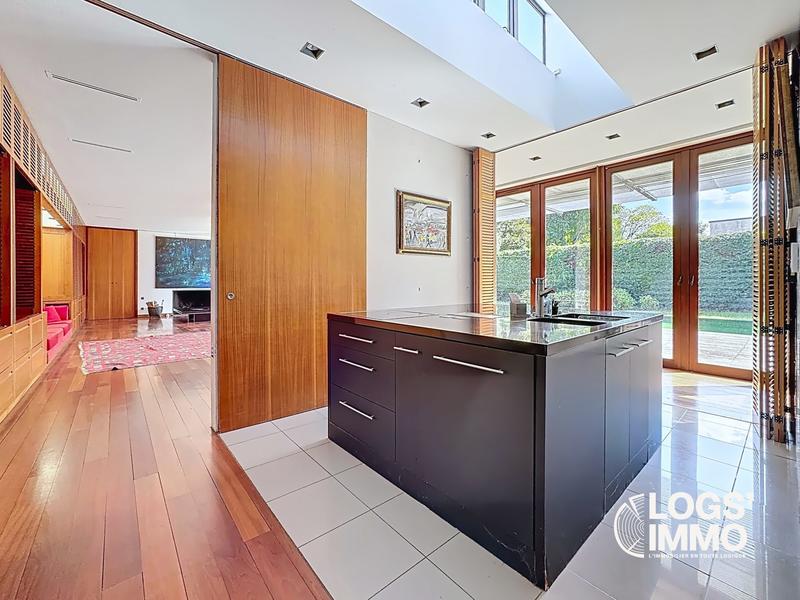 Maison contemporaine - 245 m² - 7 pièces