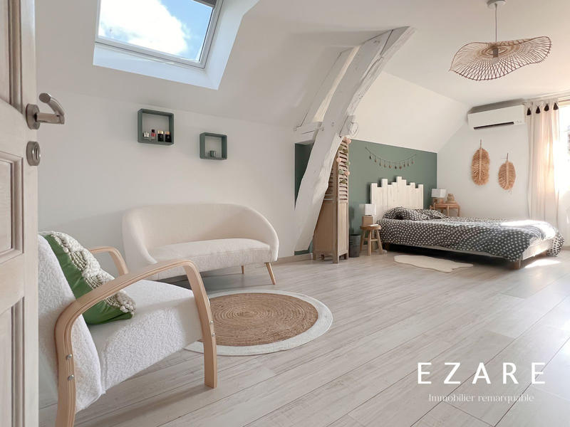 Maison - 360 m² - 8 pièces