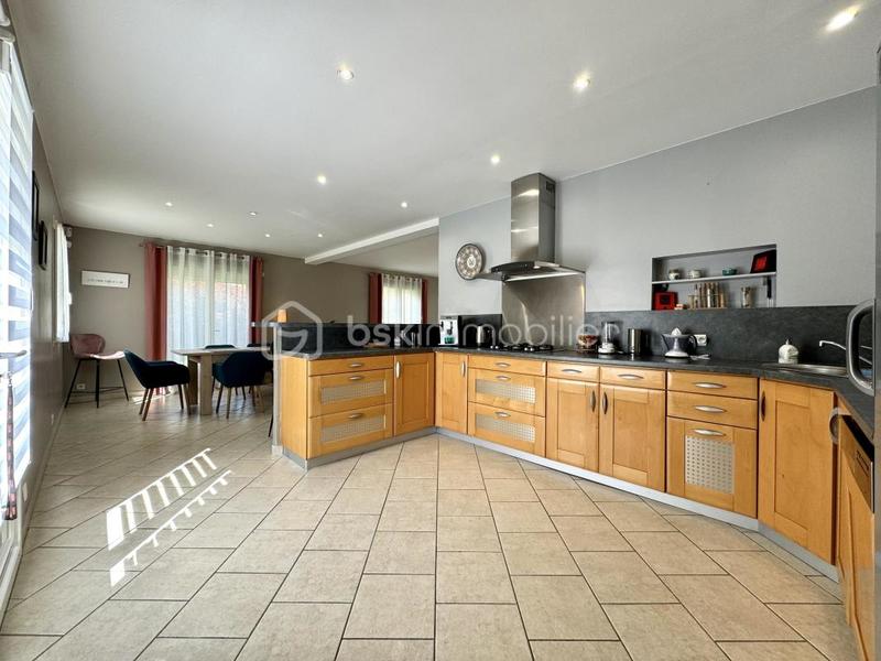 Maison - 214 m² - 7 pièces