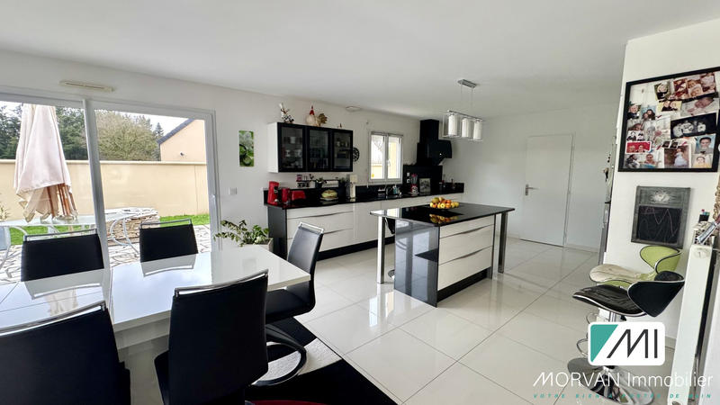 Maison - 228 m² - 8 pièces