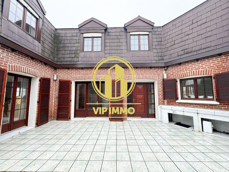 Maison - 203 m² - 5 pièces