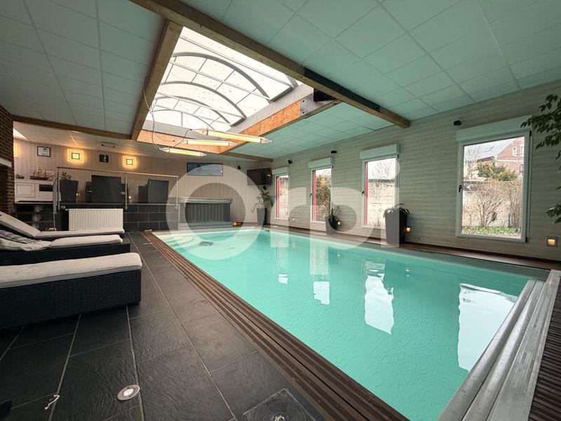 Maison - 270 m² - 7 pièces