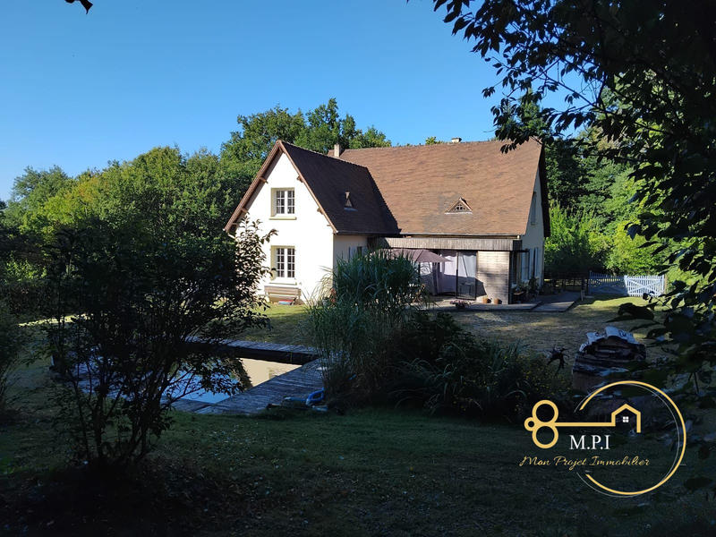 Maison traditionnelle - 210 m² - 8 pièces