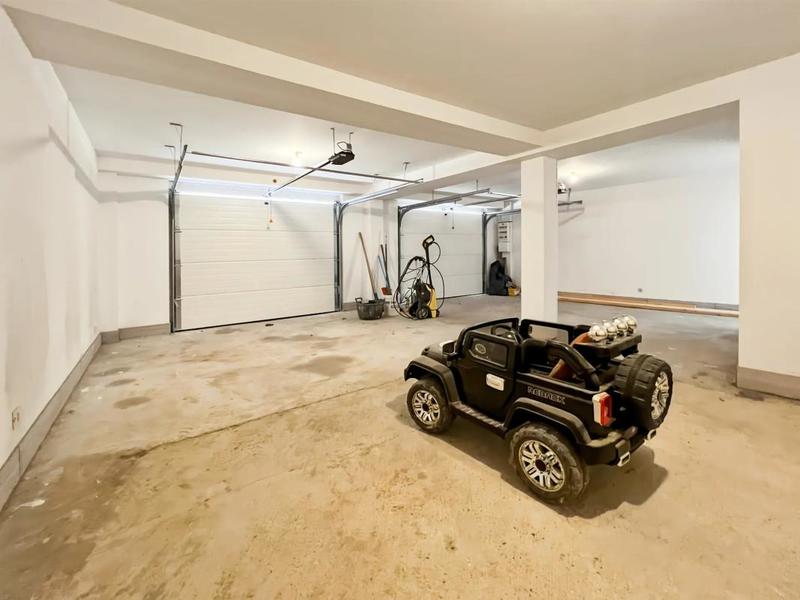 Maison - 390 m² - 12 pièces