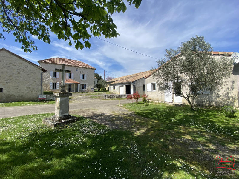 Maison - 239 m² - 5 pièces