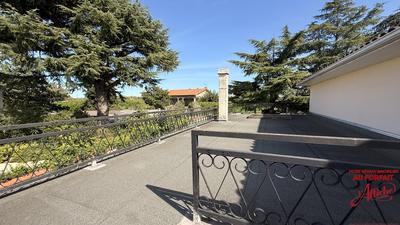 Maison - 99 m² - 5 pièces