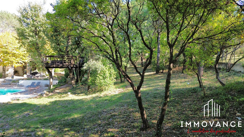 Maison - 275 m² - 8 pièces