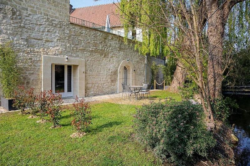 Propriété - 270 m² - 10 pièces