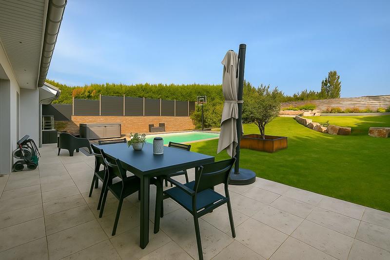 Maison - 225 m² - 7 pièces