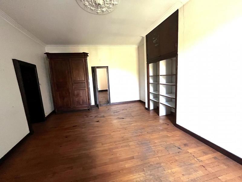 Maison - 260 m² - 12 pièces