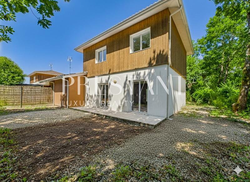 Maison - 92 m² - 4 pièces