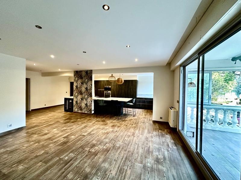 Appartement - 180 m² - 5 pièces