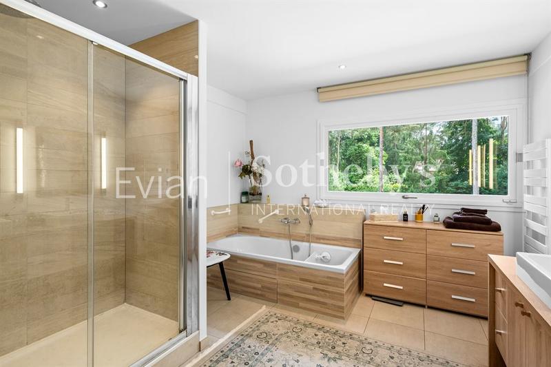 Maison - 448 m² - 9 pièces