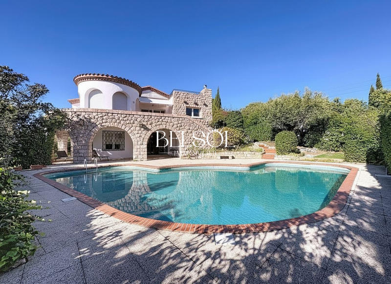 Villa - 220 m² - 5 pièces