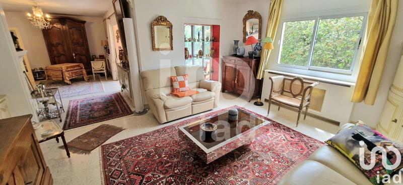 Maison - 250 m² - 11 pièces