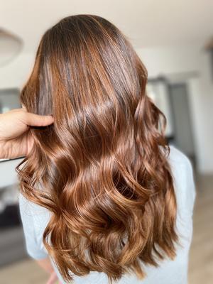 Carlota coiffeuse coloriste experte  à domicile