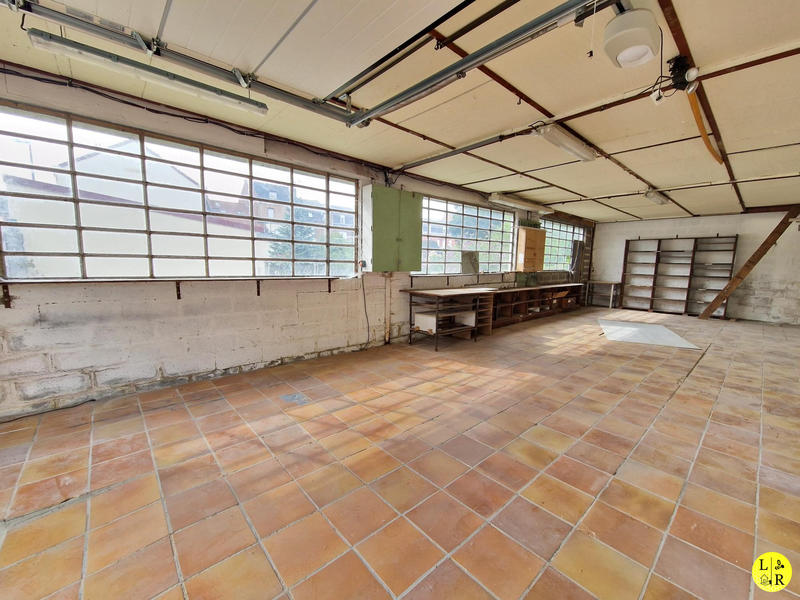 Parking / Garage - 90 m²