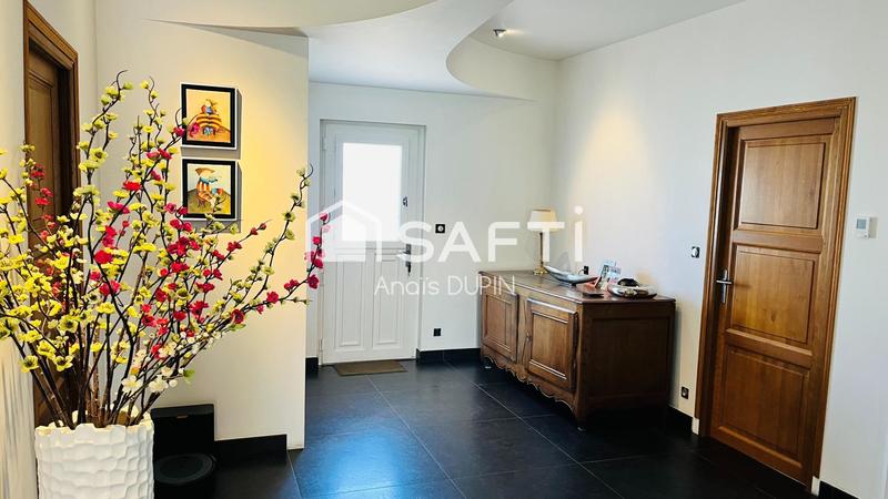 Maison - 213 m² - 6 pièces