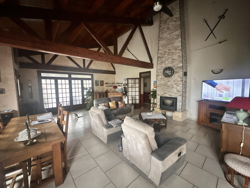 Maison - 272 m² - 10 pièces