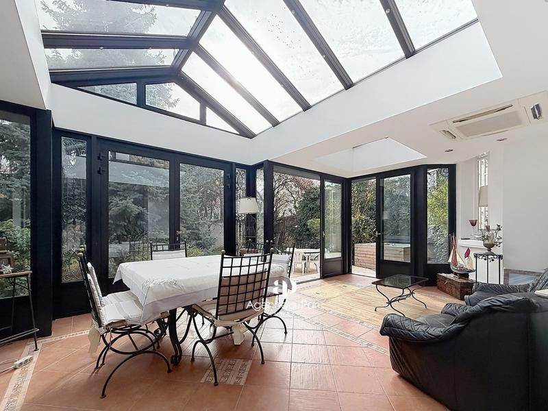 Maison - 272 m² - 8 pièces