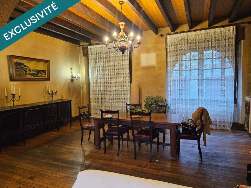 Maison - 260 m² - 9 pièces