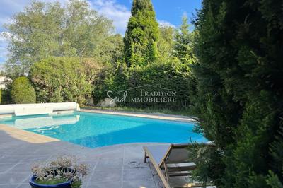 Maison - 256 m² - 8 pièces