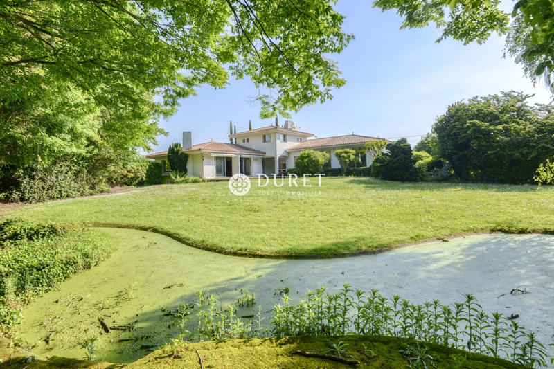 Villa - 236 m² - 8 pièces